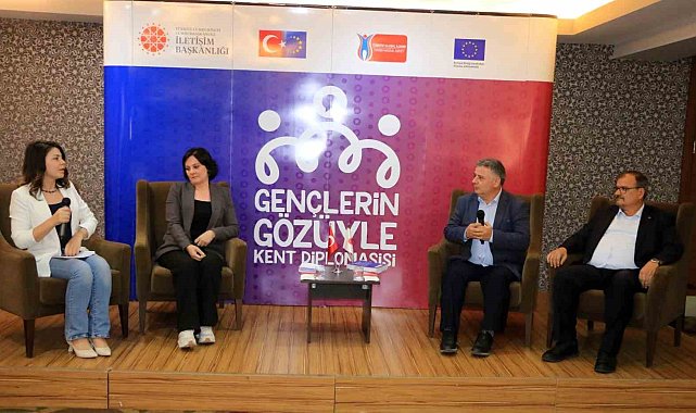 Erzincan'da "Gençlerin Gözüyle Kent Diplomasisi" projesi kapsamında panel düzenlendi