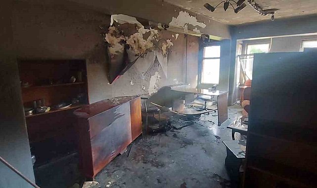 Erzurum'da büro yangını paniğe neden oldu
