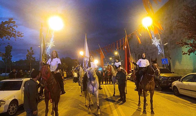 Erzurum'da fener alayı düzenlendi