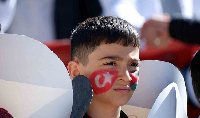 Erzurum&#039;da sağlıkçıların sessiz yürüyüşü sürüyor