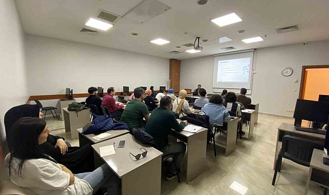 Esenler Belediyesi Proje Yazım Okulu'nda dersler başladı
