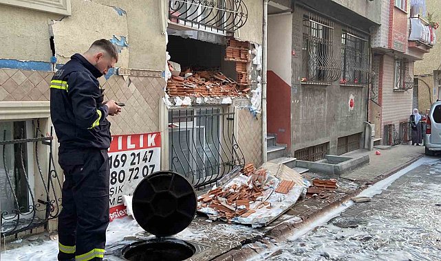 Esenler'de rögar patlaması: 4 katlı binanın giriş dairesinin duvarı yıkıldı