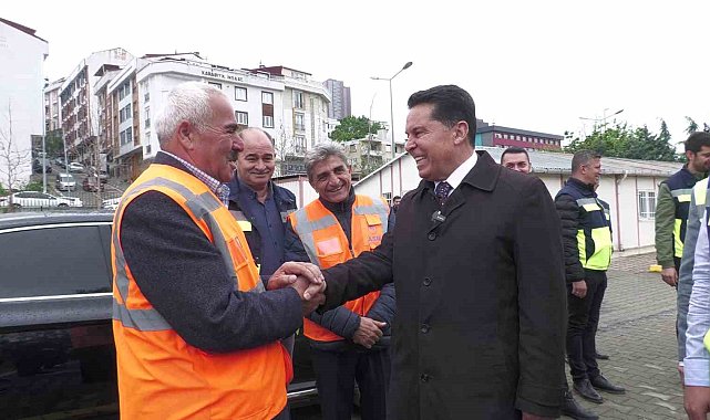 Esenyurt Belediye Başkanı Özer, belediye personelinin bayramını kutladı