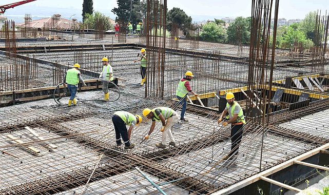 Esenyurt Belediye Başkanı Özer, yarım kalan projeleri tamamlıyor
