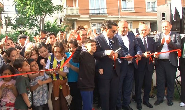 Esenyurt Belediyesi tarafından Akçaburgaz Mahallesi'nde yapılan çocuk oyun parkının açılışı yapıldı