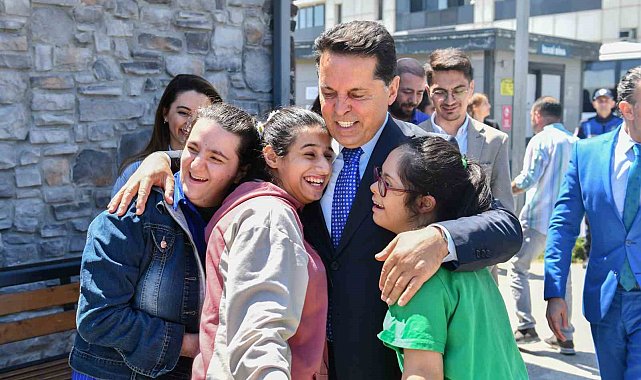 Esenyurt'ta engelli çocuklar ilk at binicilik deneyimini yaşadı