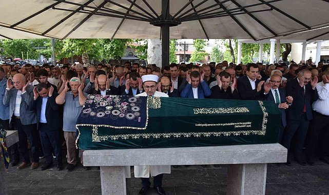 Eski Başkan Yücel Yılmaz'ın annesi son yolculuğuna uğurlandı
