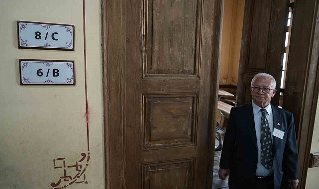 Eski mezunlar bir araya gelerek öğrencilik günlerini canlandırdı