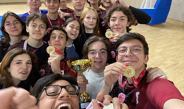 Eskişehir Fatih Fen Lisesi &#039;Erkek Voleybol&#039; da şampiyon