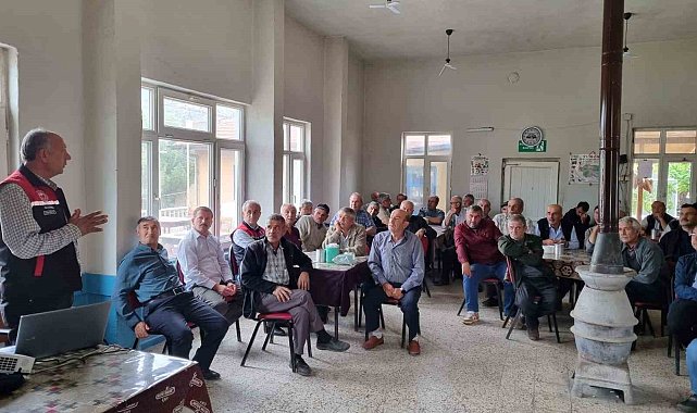 Eskişehir'de yaprağı yenen sebzelerde kalıntıyla mücadele eğitimi sürüyor