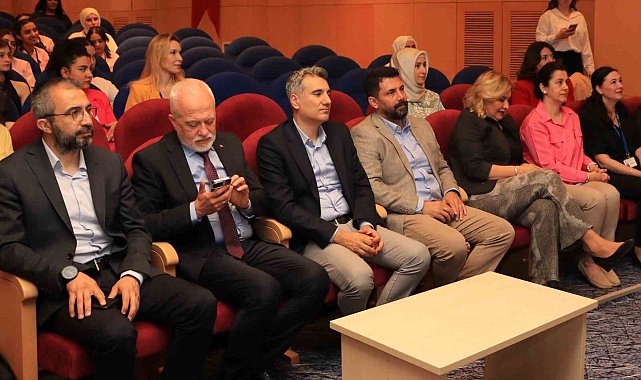 ESOGÜ'de 'Güvenli Annelik Uygulamaları' konferansı düzenlendi
