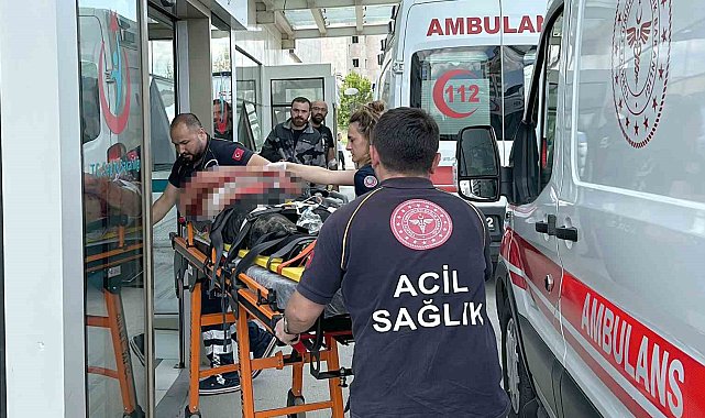 Evde tartıştığı arkadaşını önce bıçakladı, ardından balkondan aşağıya attı