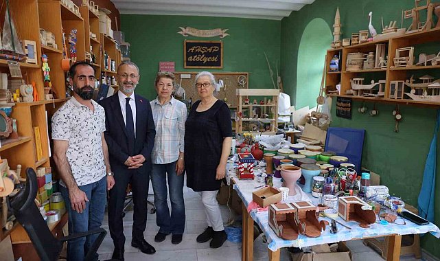 Eyüpsultan Belediye Başkanı Özmen'den el emeğinin kazanca dönüştüğü mağazalara ziyaret