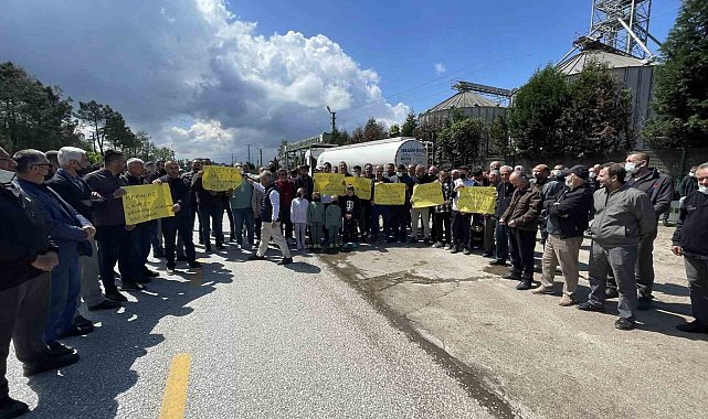 Fabrikanın dereye bıraktığı atık, mahalleliye eylem yaptırdı