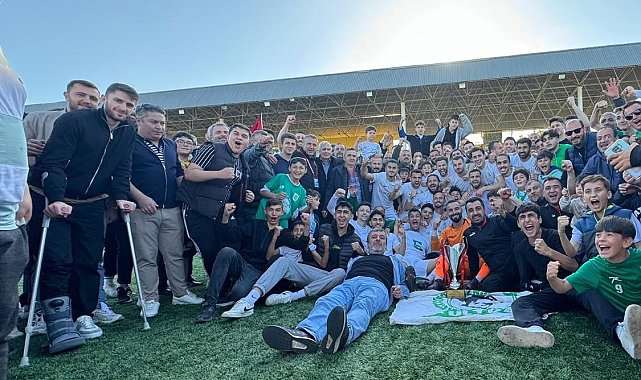 Fenerbahçeli İsmail Yüksek memleketi İznik'te maç izlemeye koltuk değnekleriyle geldi