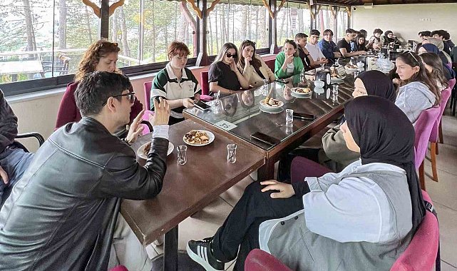 Ferizli MYO öğrencileri mobil fotoğrafçılık sergisine hazır