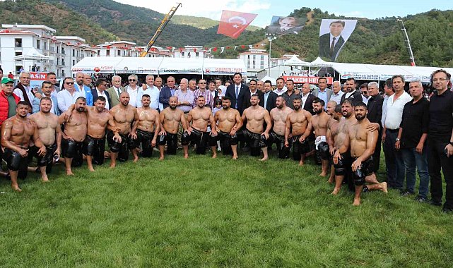 Fethiye'de yağlı güreşlerin kazananı Gürbüz oldu