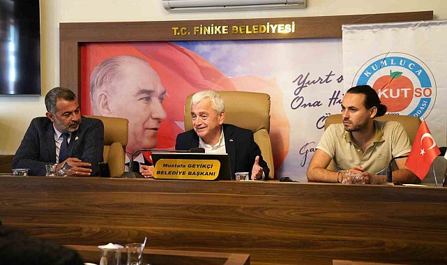 Finike Belediye Başkanı Geyikçi, gençlere projelerini anlattı