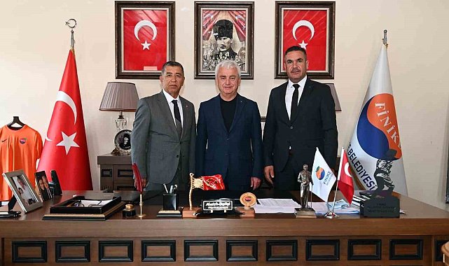 Finike Belediyesi'nde başkan yardımcıları değişti