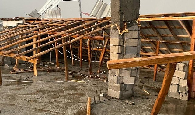 Fırtına Kulp'ta evin çatısını uçurdu