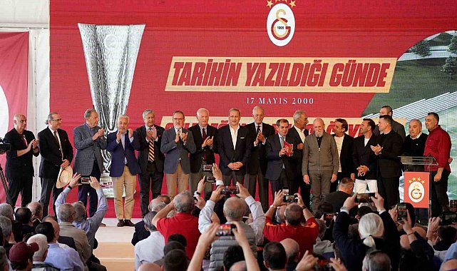Galatasaray camiası, UEFA Kupası'nın yıl dönümünde Kemerburgaz Metin Oktay Tesisleri'nde buluştu