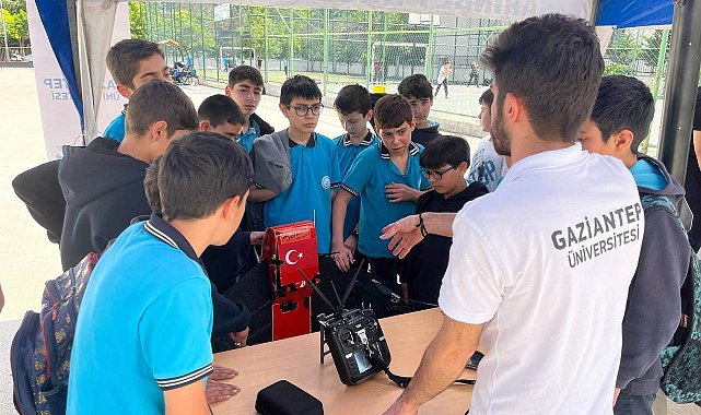 GAÜN öğrencileri geliştirdikleri projeleri liselilere anlattı