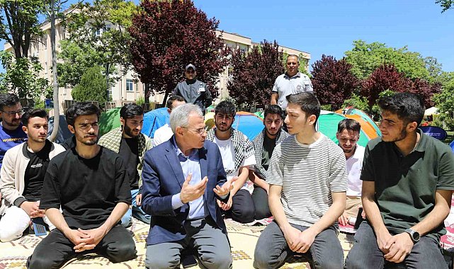 GAÜN'de GAZZE'ye destek amacıyla oturma eylemi düzenlendi
