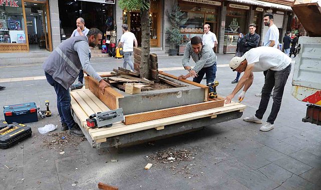 Gazi Caddesi bankları yenilendi