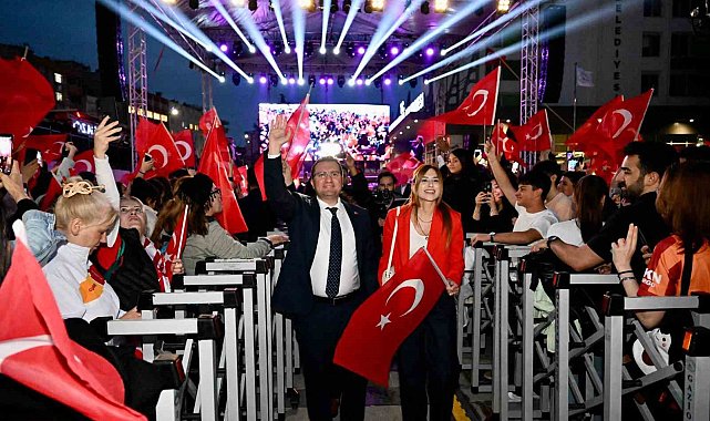 Gaziosmanpaşa'da 19 Mayıs Atatürk'ü Anma Gençlik ve Spor Bayramı, Emre Aydın konseri ile kutlandı