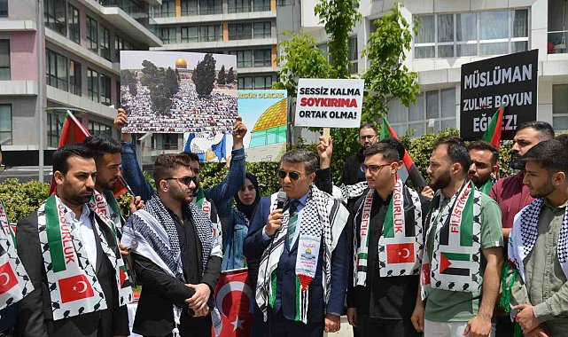 Gazze için tek yürek olan İYYÜ Öğrencileri İsrail'in Gazze'ye uyguladığı soykırımı protesto etti