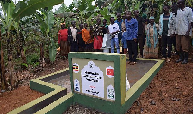 Gazzeli şehitler için su kuyusu açtırdılar