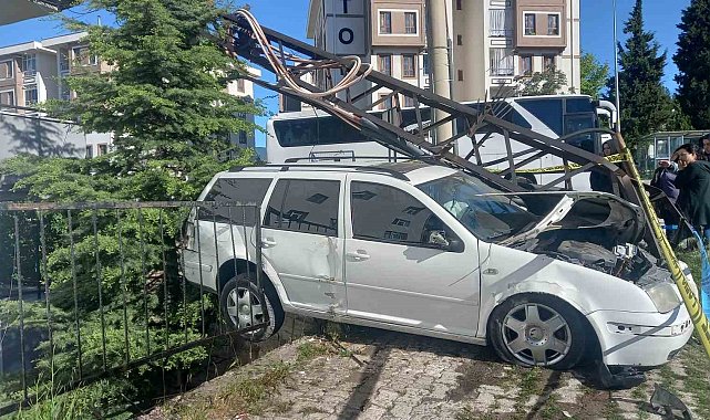 Gediz'de kaza yapan şahıs bahçe duvarından düştü, ağır yaralandı