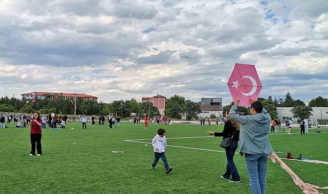 Gediz'de uçurtma şenliği