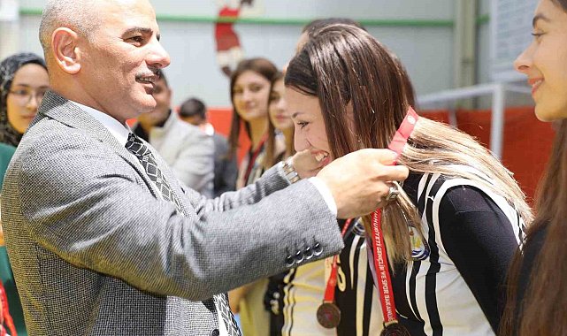Gençler 19 Mayıs'ı voleybol turnuvası ile kutladı