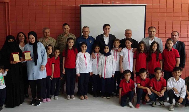 Gercüş'te veliler arasında kitap okuma yarışması düzenlendi