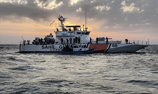 Gökçeada açıklarında batma tehlikesi geçiren 29 kaçak göçmen kurtarıldı