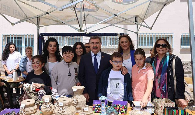Gölbaşı Belediye Başkanı Odabaşı, Baldudak Ortaokulu'nun geleneksel sergisine katıldı