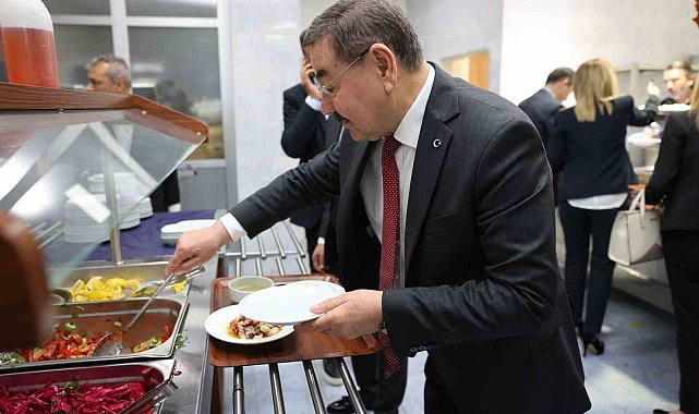 Gölbaşı Belediye Başkanı Odabaşı, belediye yemekhanesinde yedi