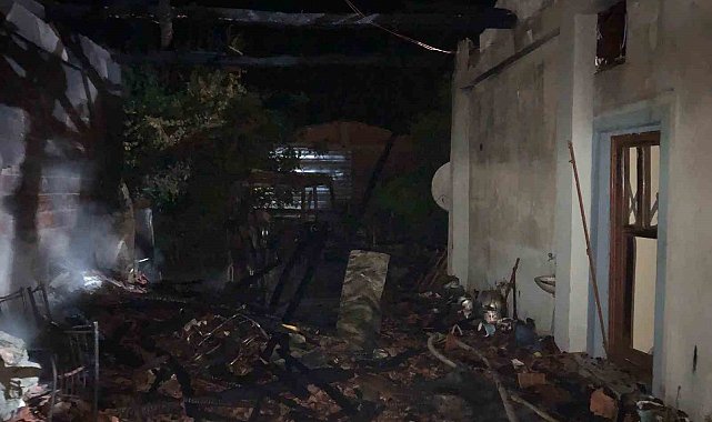 Gönen'de müstakil ev küle döndü