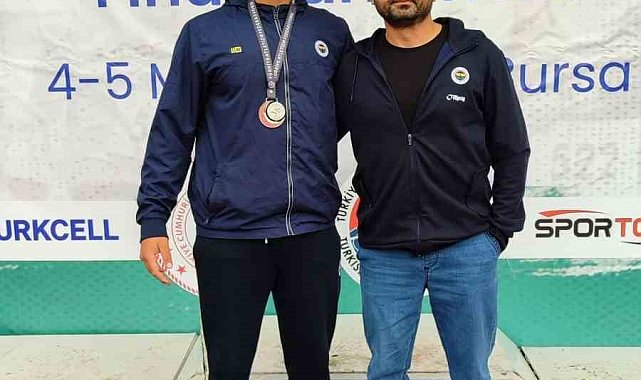 Gümüş madalyasıyla döndü