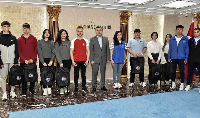 Gümüşhane'de gençler ödüllerini aldı