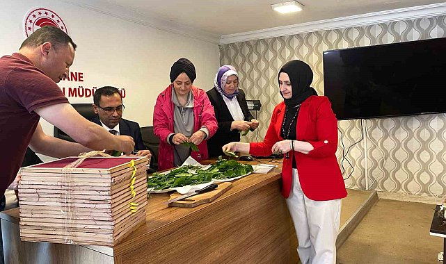 Gümüşhane&#039;de ipek böceği larvaları üreticilere teslim edildi