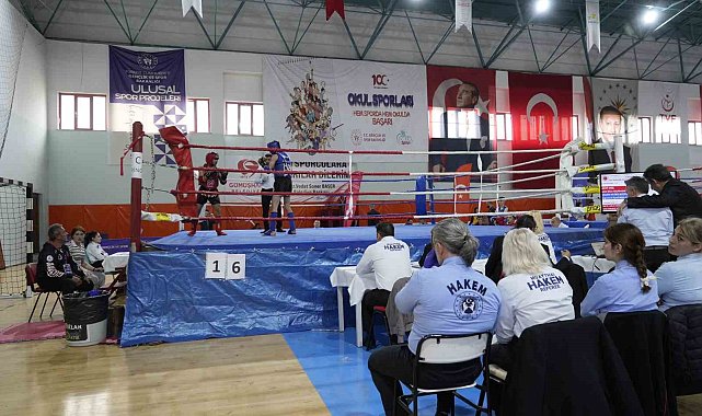 Gümüşhane'de okullar arası Muaythai Türkiye Şampiyonası kıyasıya mücadelelere sahne oluyor