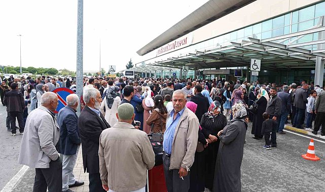 Hacı adaylarını binlerde kişi uğurladı