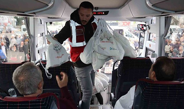 Hacı kafilesi hediyelerle uğurlandı