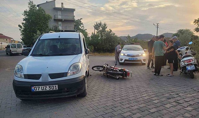 Hafif ticari araçla motosiklet çarpıştı: 1 yaralı