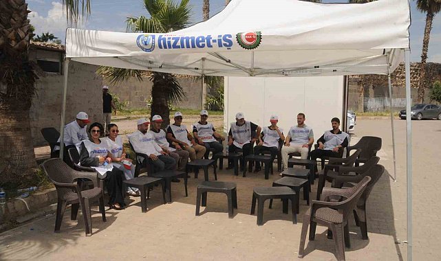HAK-İŞ Sendikası Cizre Belediyesi'nin işten çıkardığı işçiler için belediye önünde çadır nöbeti başlattı