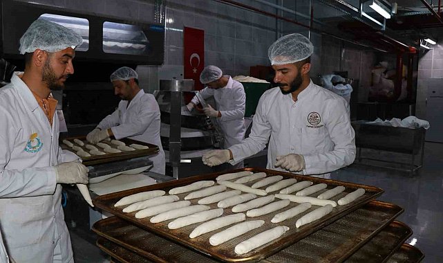 Haliliye Belediyesi ürettiği ekmekleri sofralara ulaştırıyor