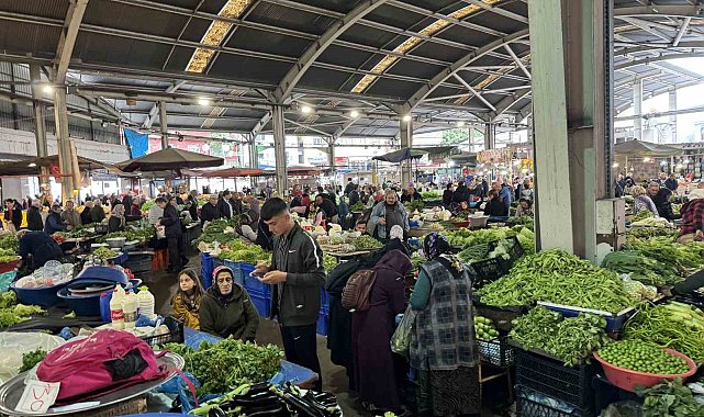 Halk pazarında fiyatlar düştü