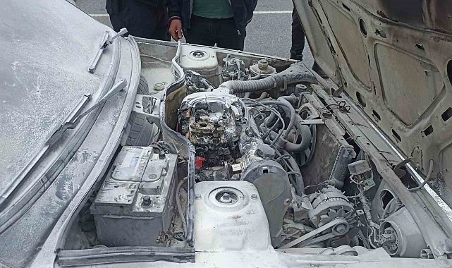 Hareket halindeki otomobilde yangın çıktı